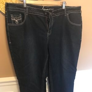 Bootcut Jean with embroidered pockets